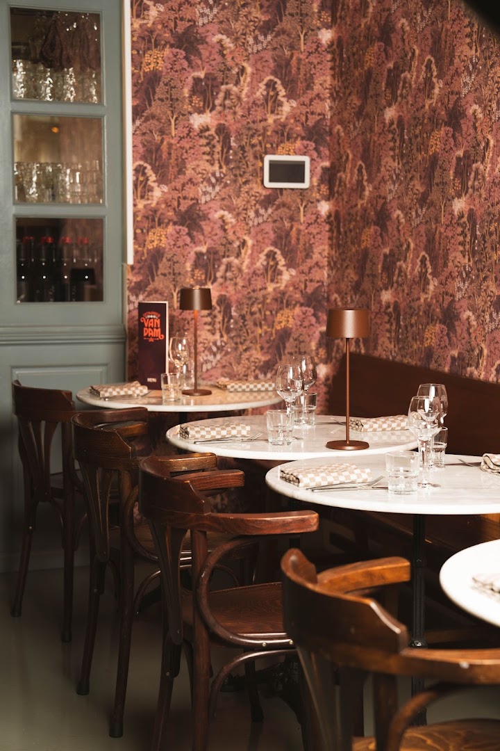 Eetkamer van Dam: attractive, professional interior atmosphere shot