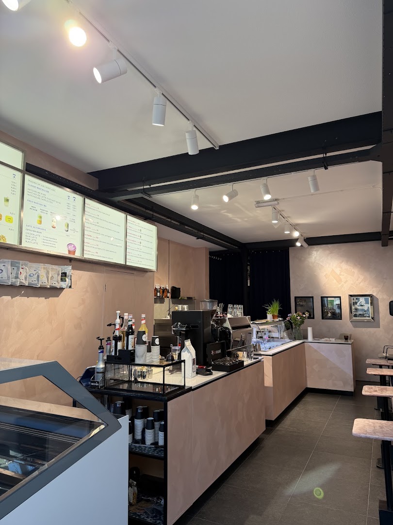 Freddo: clear, professional interior shot
