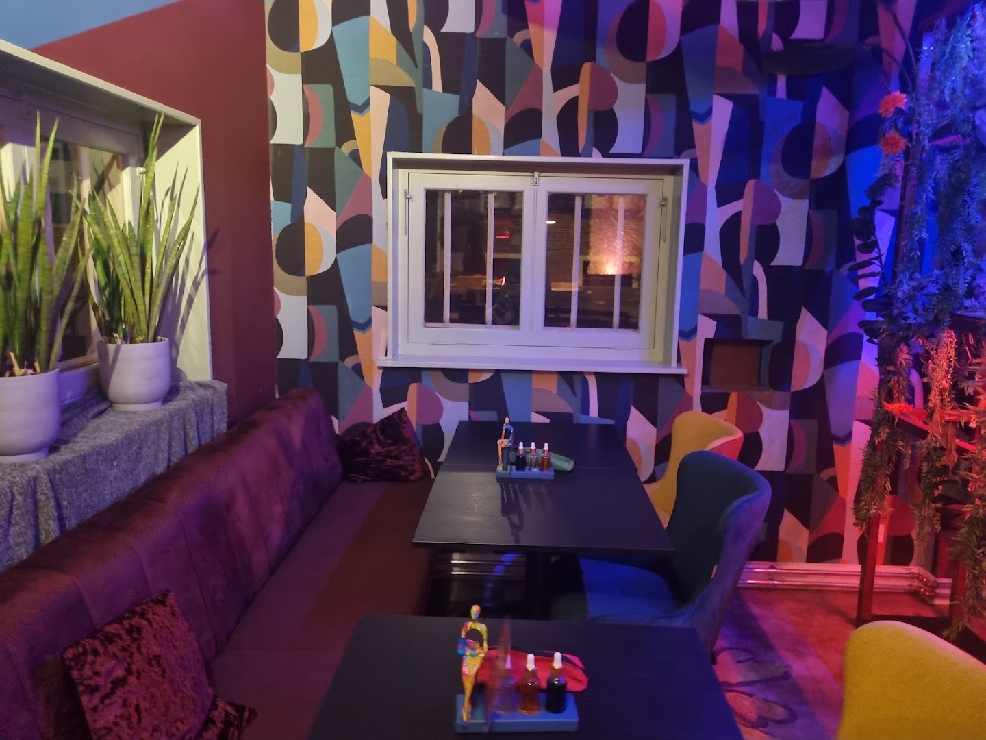 Lyva: clear shot of restaurant interior