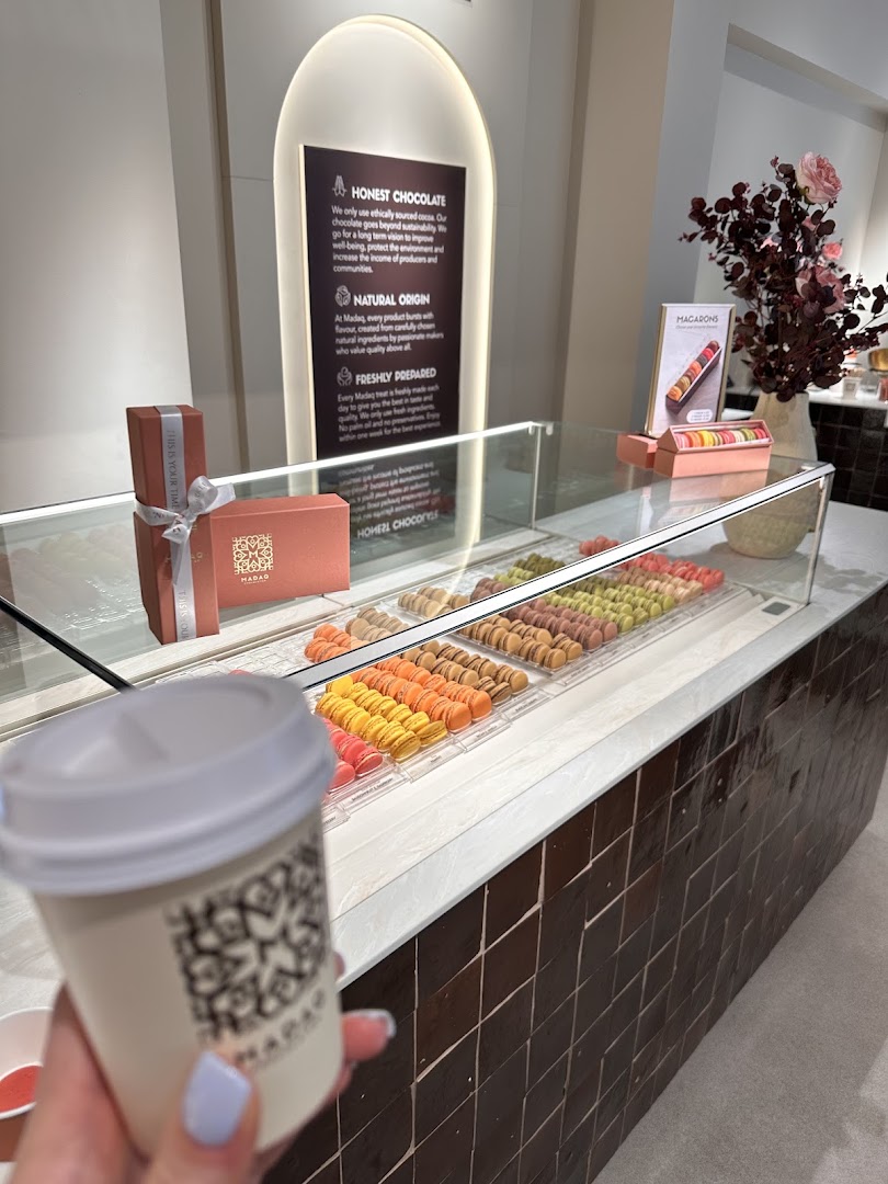 Madaq Chocolatier: attractive display of shop products