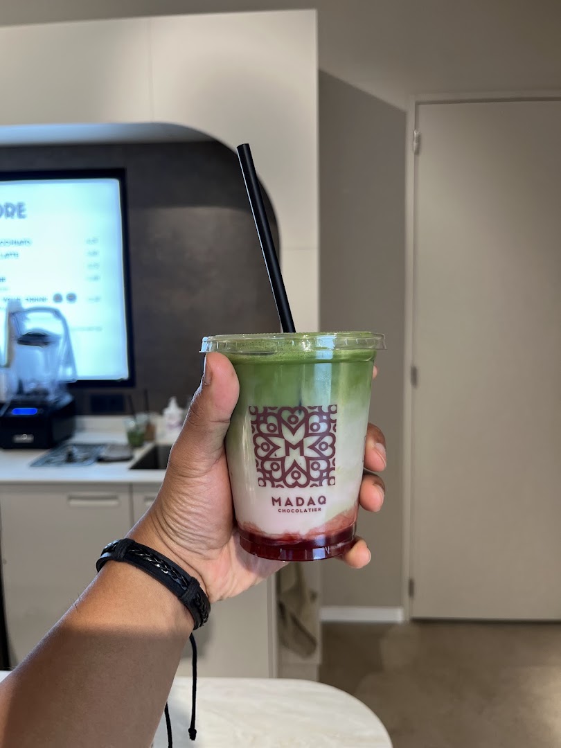 Madaq Chocolatier: clear product shot of drink