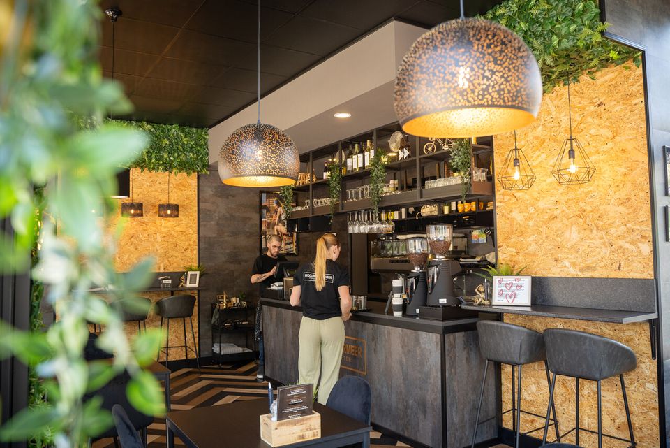 Noon & Moon: professional interior shot of bar