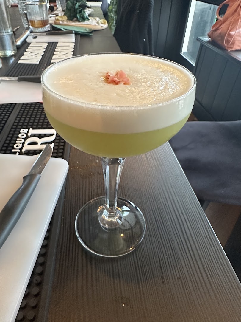 Noon & Moon: appetizing cocktail photo