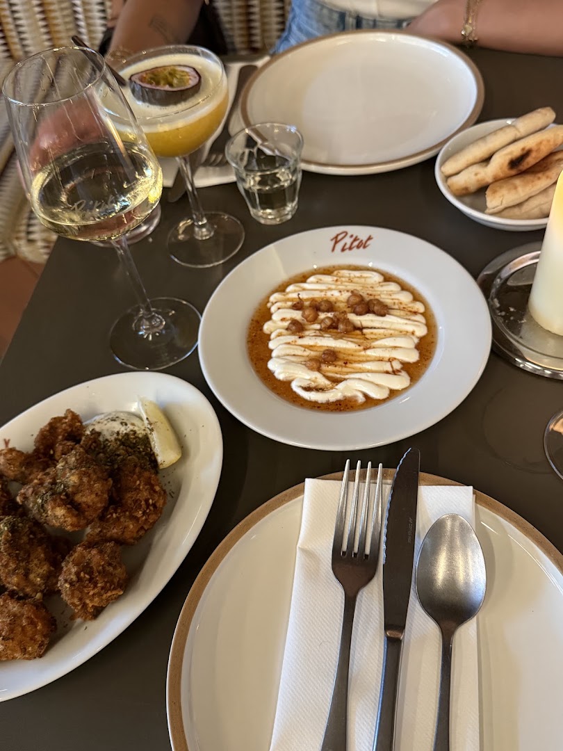 Pitot: appetizing food and drink presentation