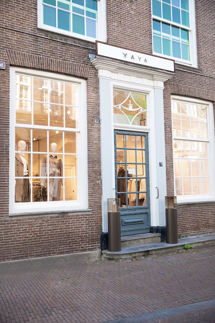 YAYA: clear, professional storefront photo
