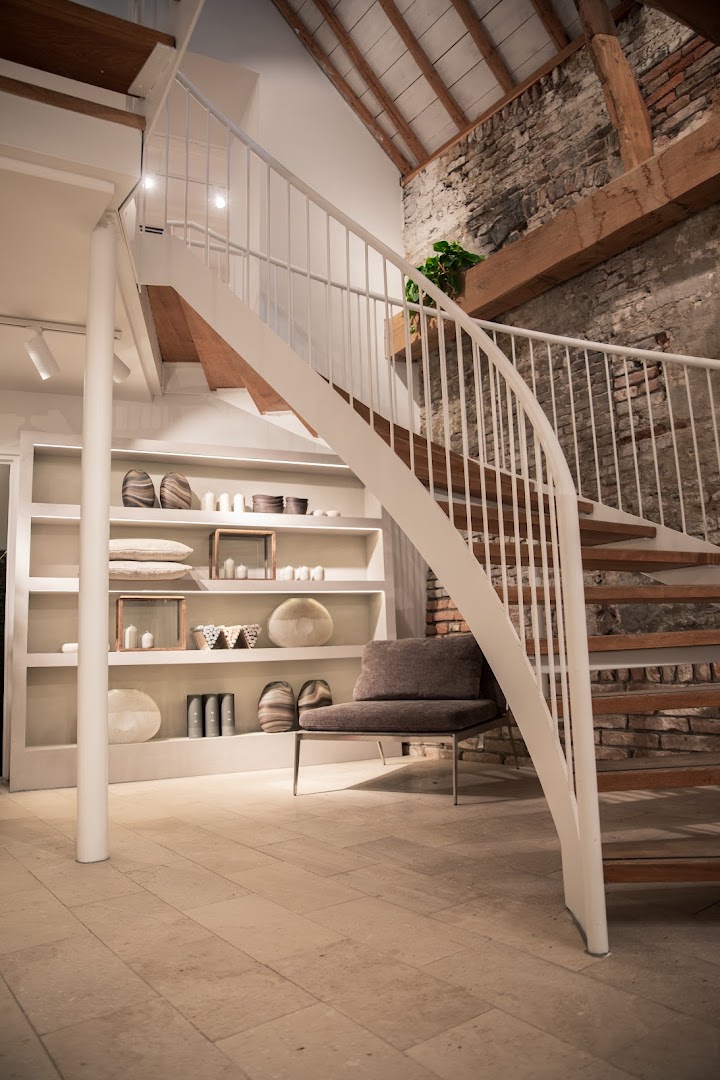 YAYA: high quality interior shop photo
