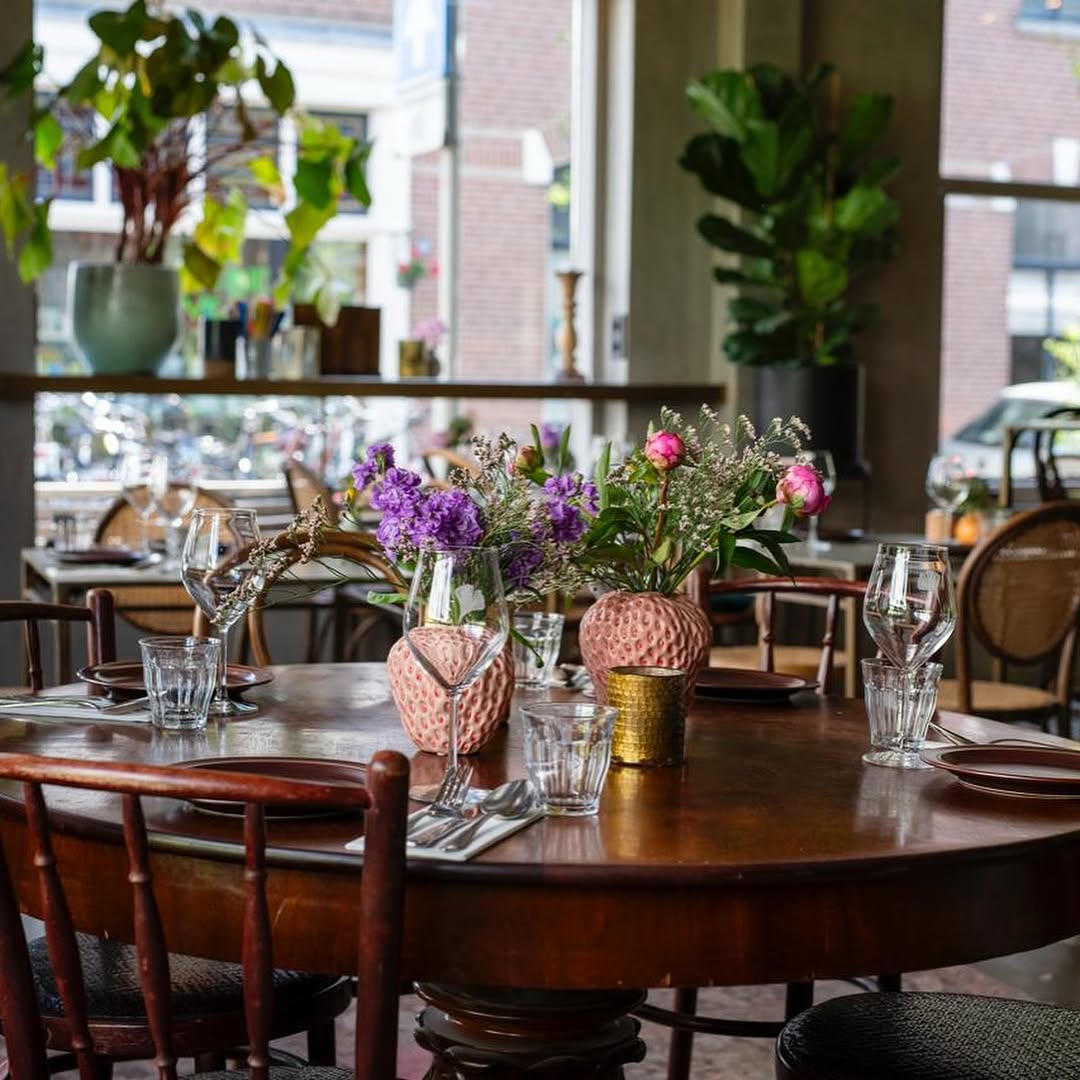 De Nieuwe Kantine: inviting and professional restaurant interior