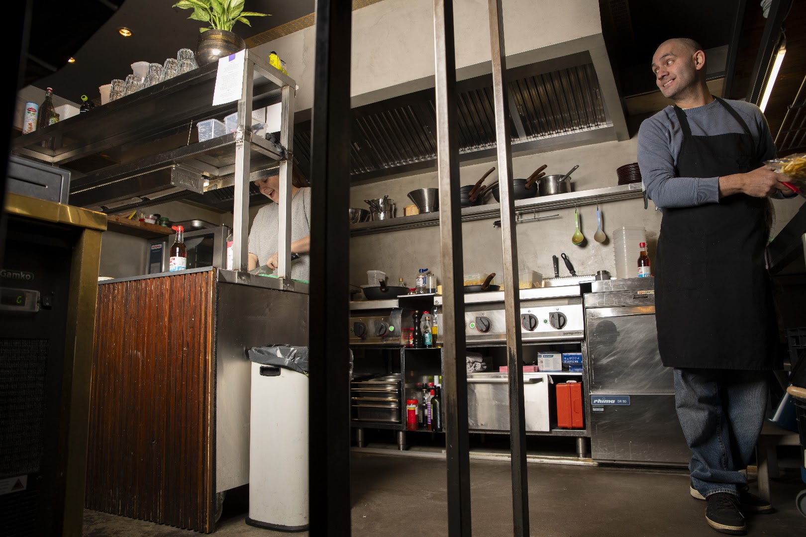 De Nieuwe Kantine: professional kitchen staff in action