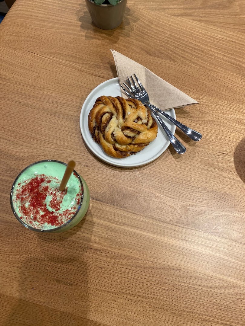 Wakuli Koningstraat: appetizing photo of food items