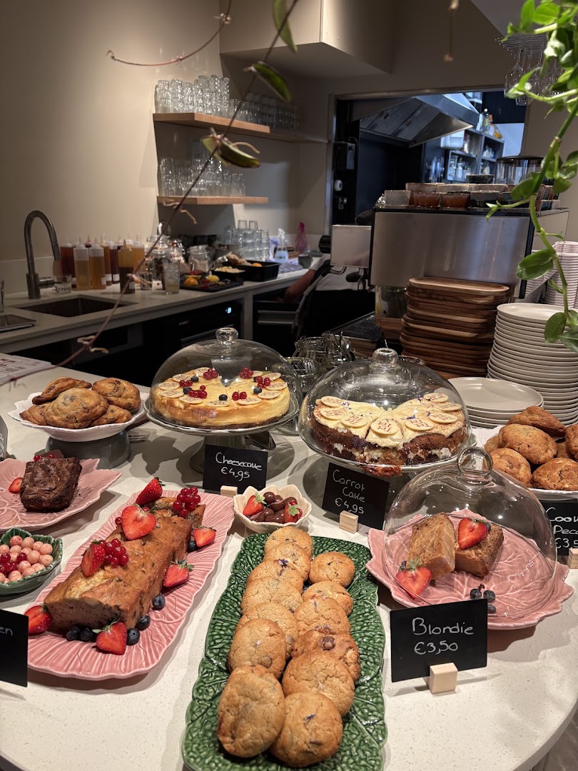 Tet à Tet: appetizing display of fresh food