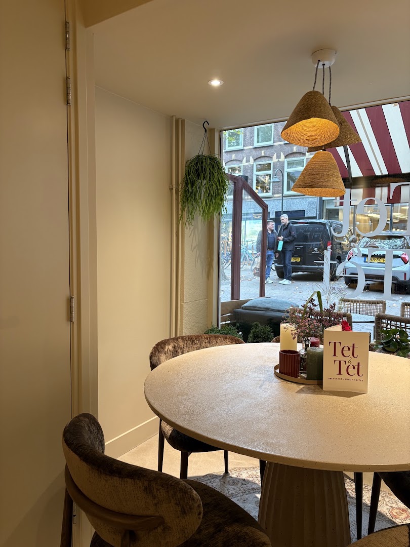Tet à Tet: inviting and professional interior shot