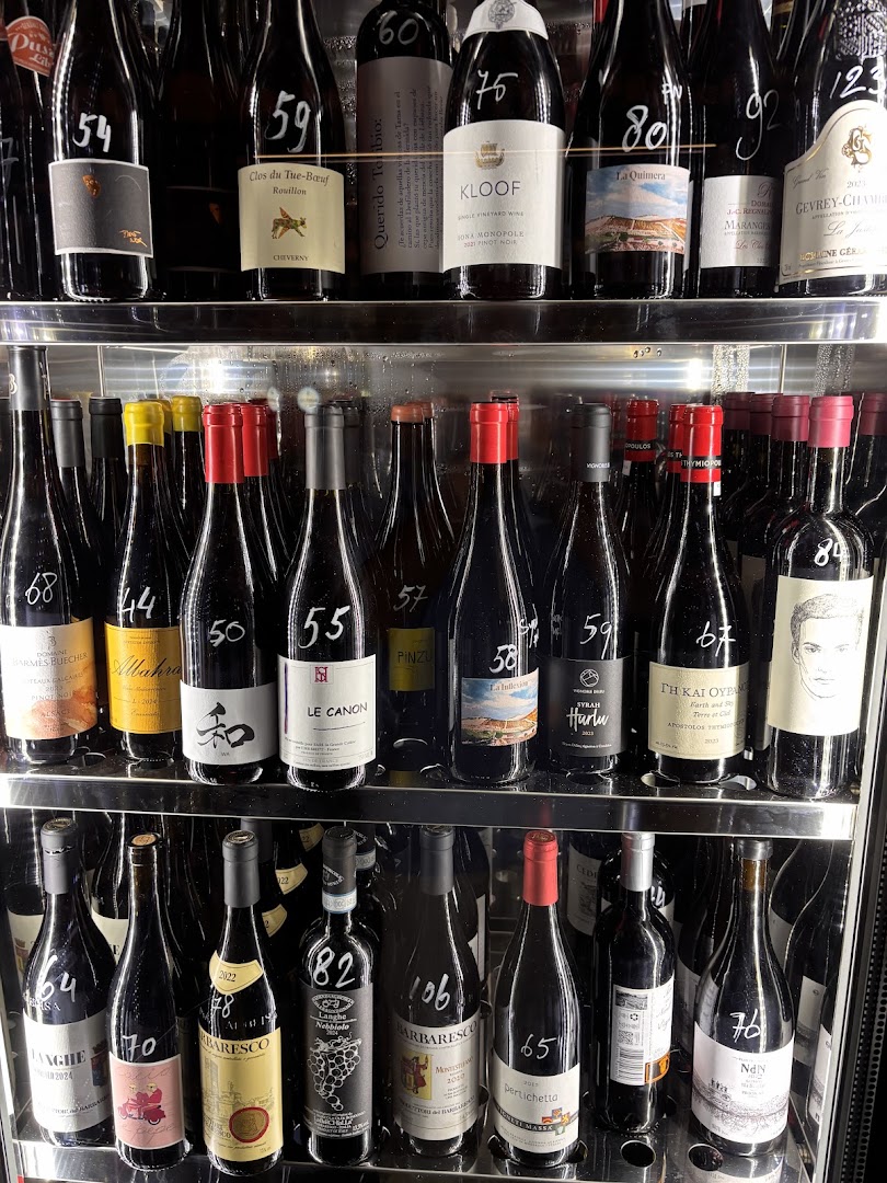 Wijnbar Flor: clear display of wine selection