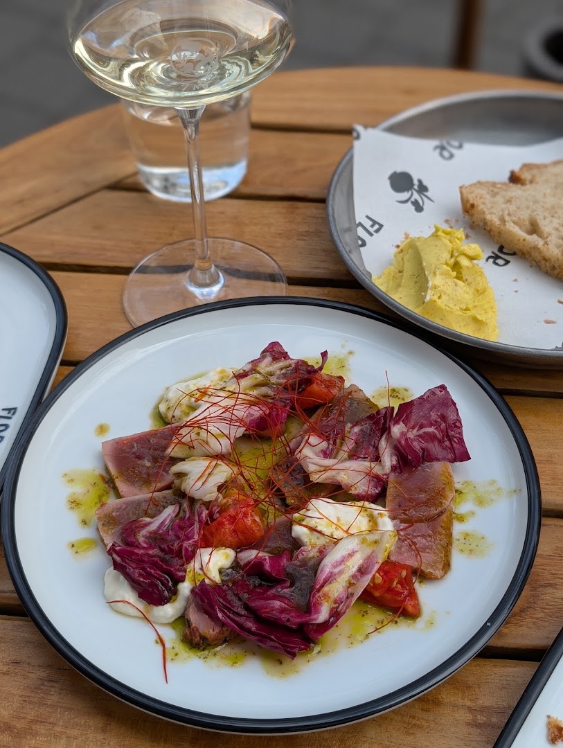 Wijnbar Flor: appetizing food and drink photography