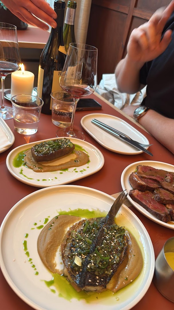Wijnbar Flor: appetizing food and wine presentation
