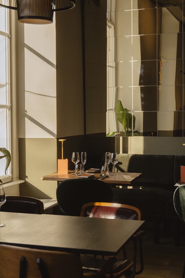 Bird Deventer: atmospheric and professional interior shot