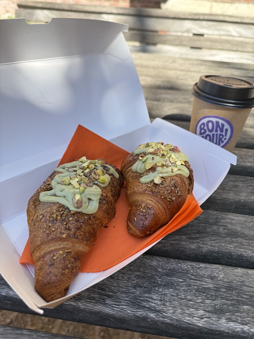 Bonjour Croissanterie: appetizing photo of venue products