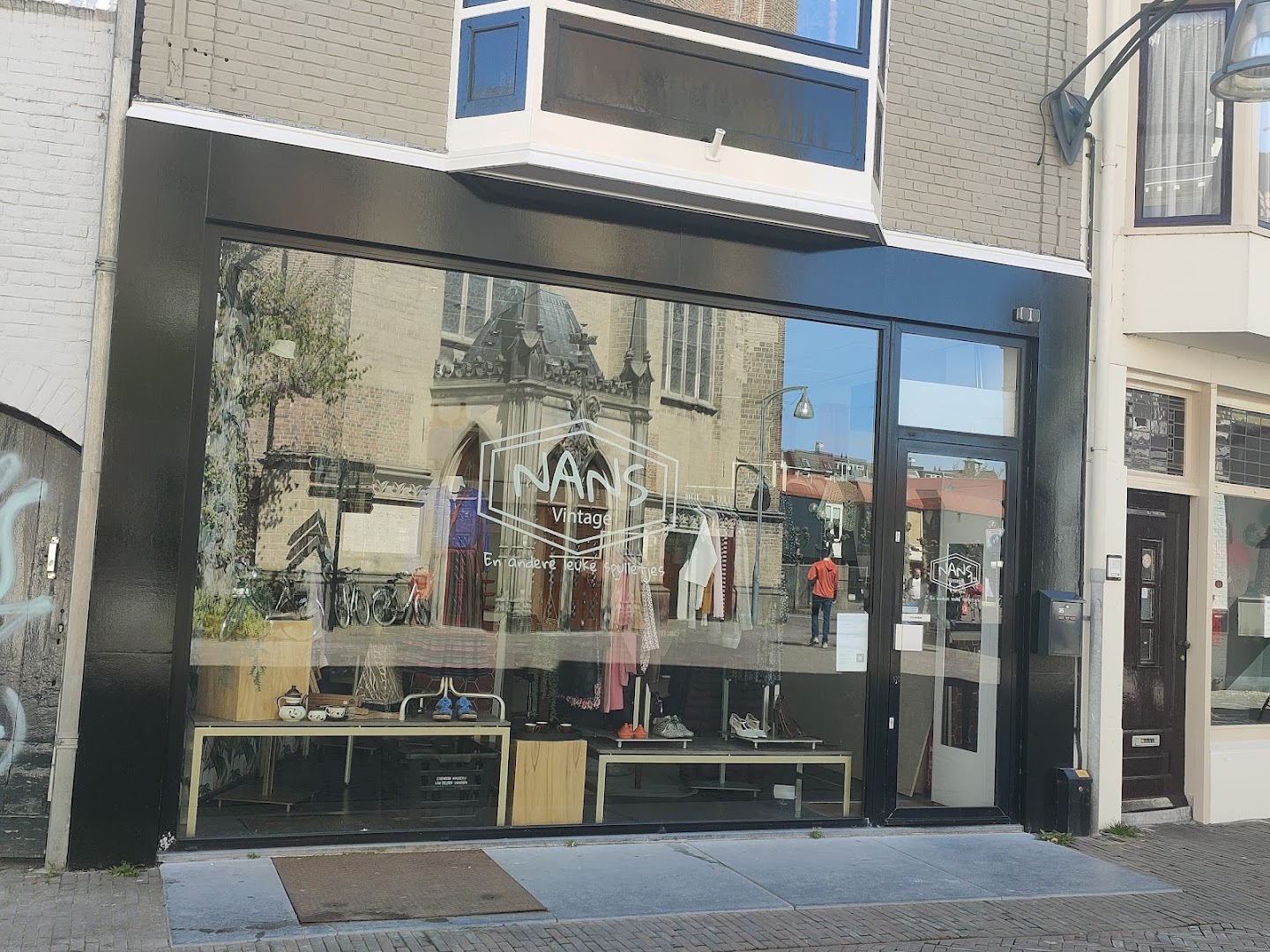 Nans Vintage: clear storefront photo of shop