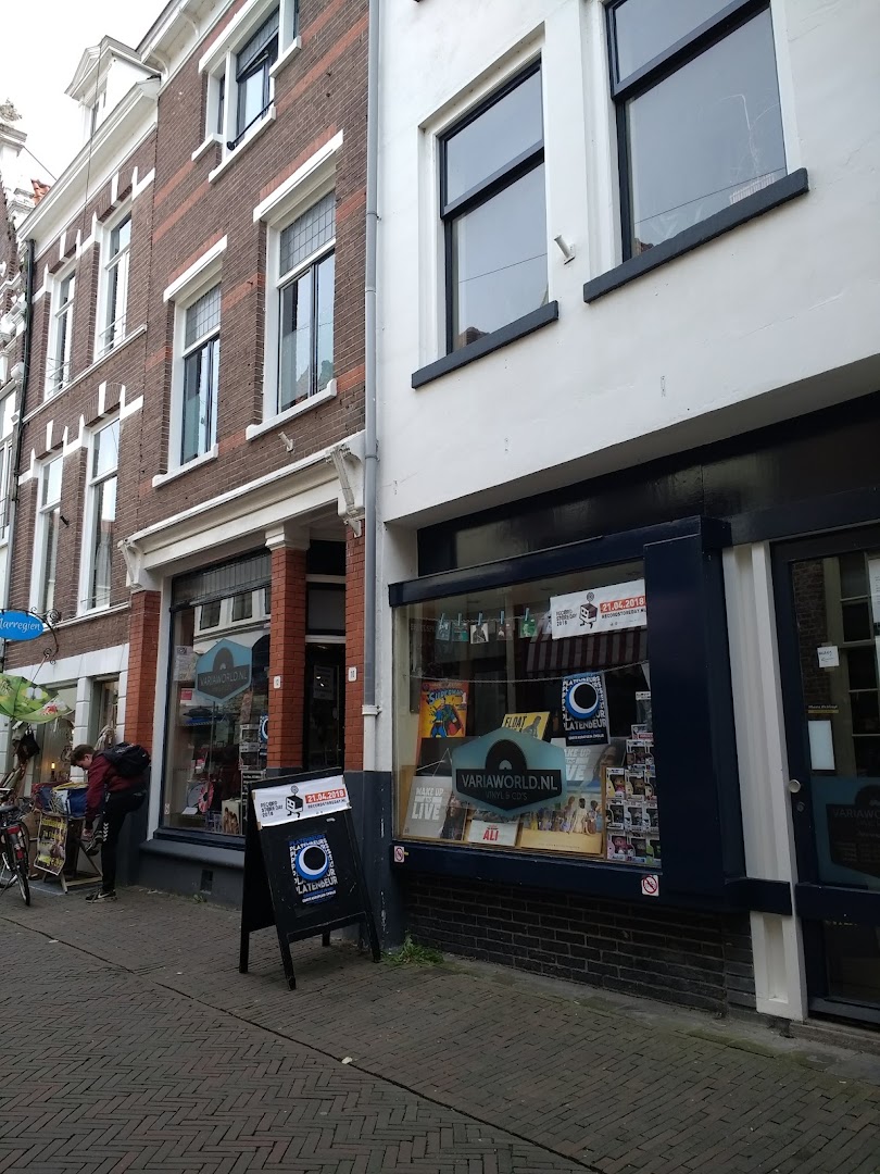 Platenbeer: clear storefront photo showing shop
