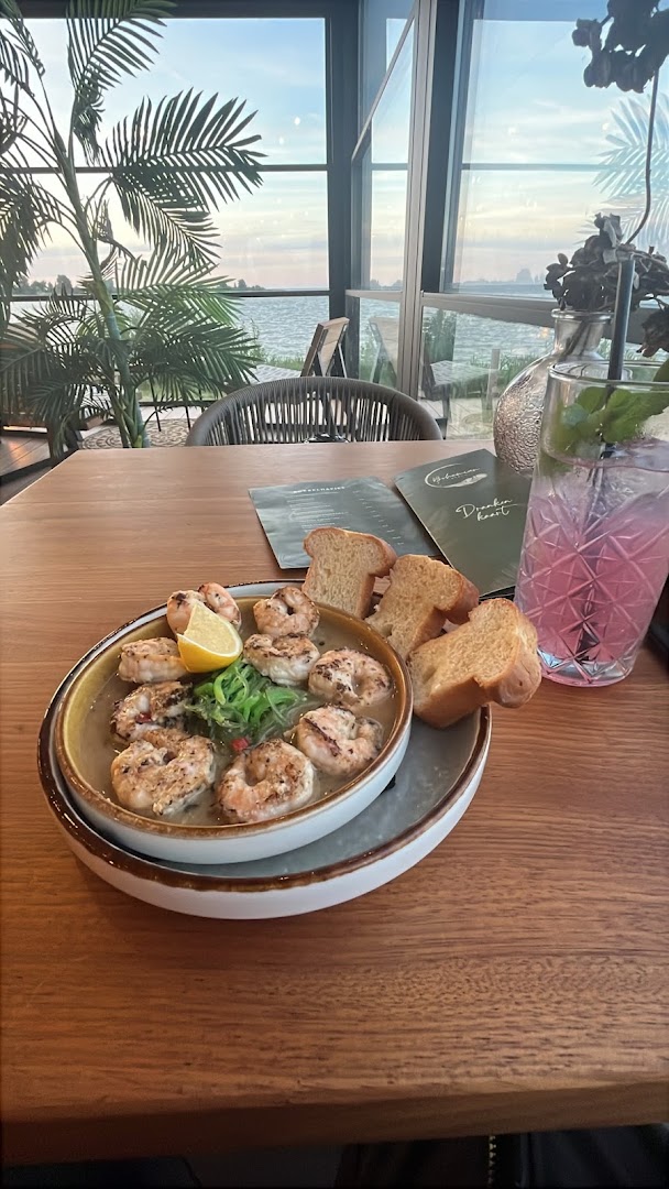 Bohemian Beach: appetizing food with scenic view