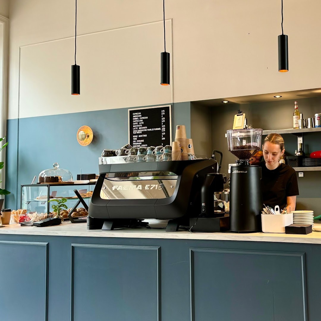 Koffiebar Nero: professional interior and service shot