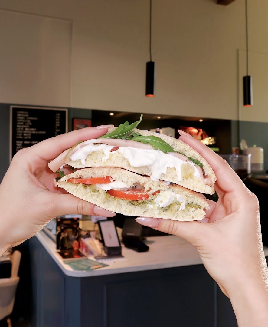 Koffiebar Nero: appetizing food photo in venue