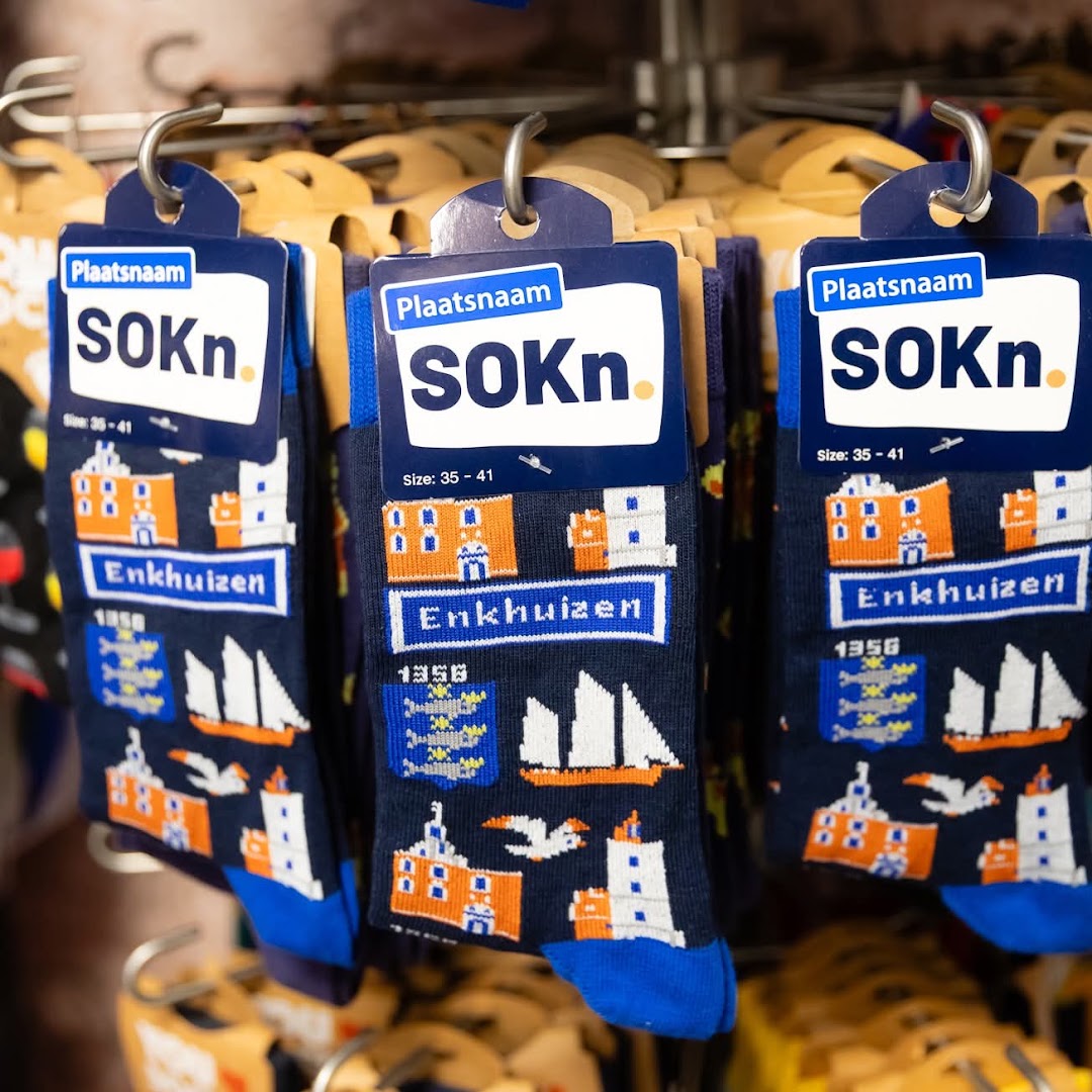 Nieuwsgierig Aagje van Enkhuizen: clear product display for shop