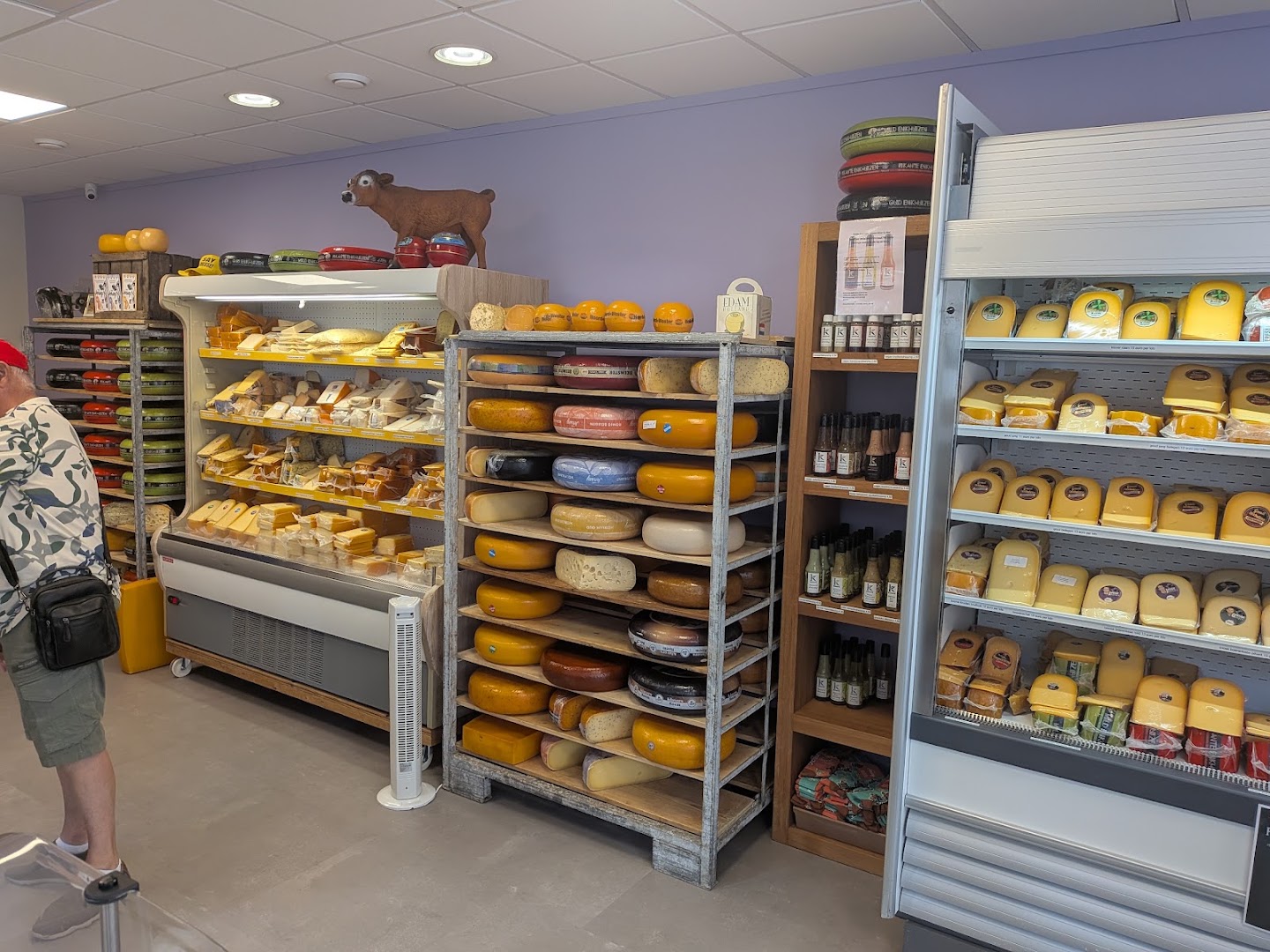 Oud-Enkhuizen Kaas: clear display of shop products