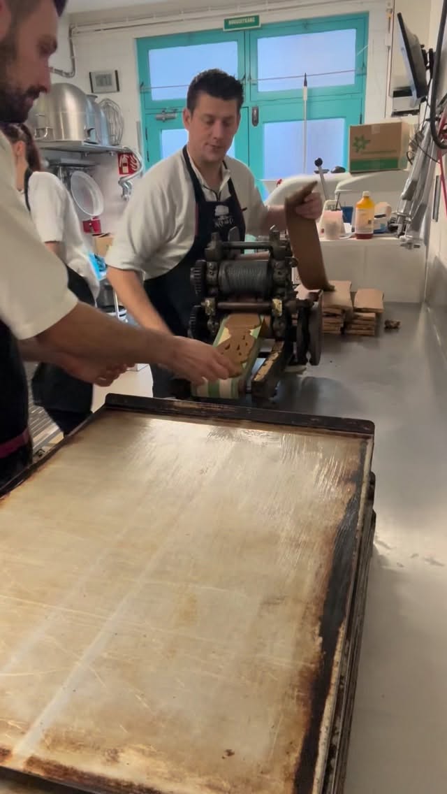 Banketbakkerij Van Dijk: staff preparing food products