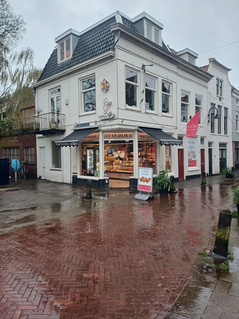 Banketbakkerij Van Dijk: clear storefront view of shop