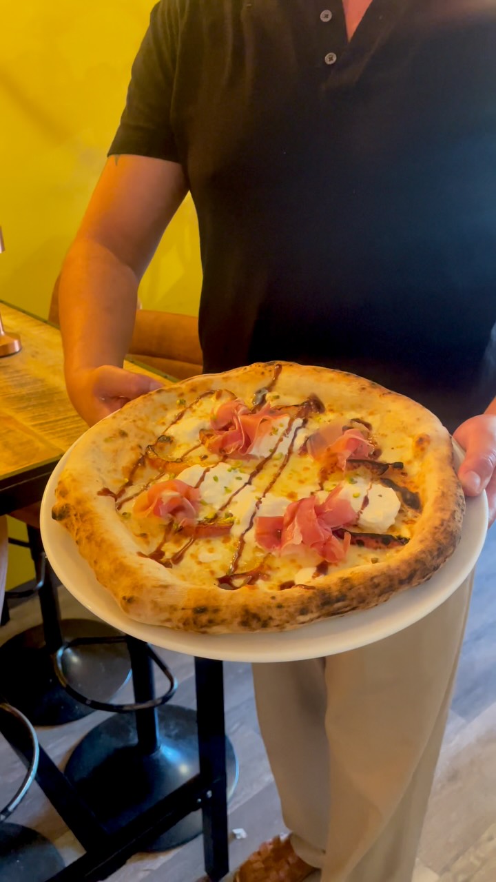 Cantina van Jongkind: appetizing food presentation by staff