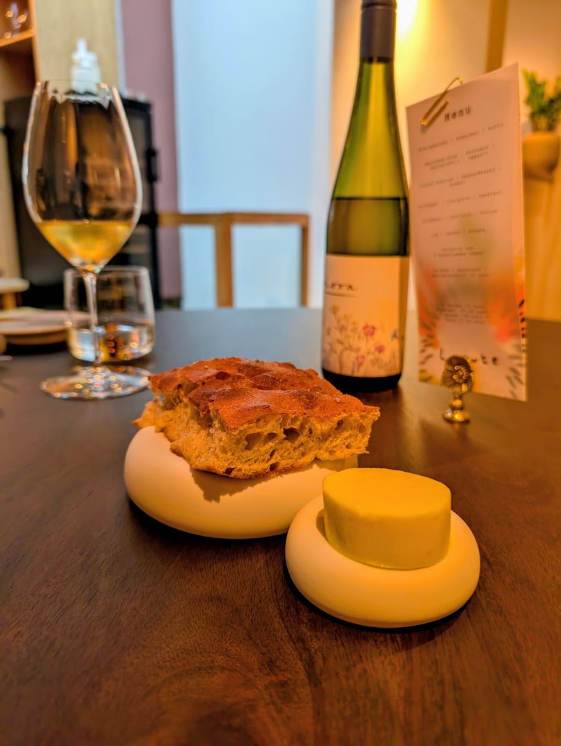Restaurant Luwte: appetizing food and drink presentation