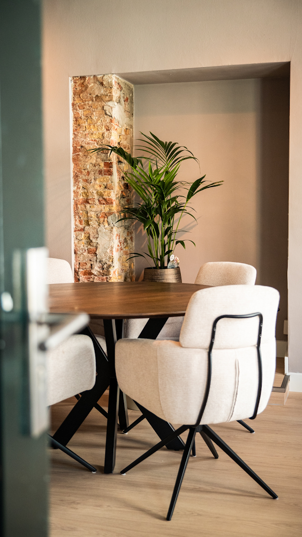 Restaurant Luwte: attractive, professional interior shot