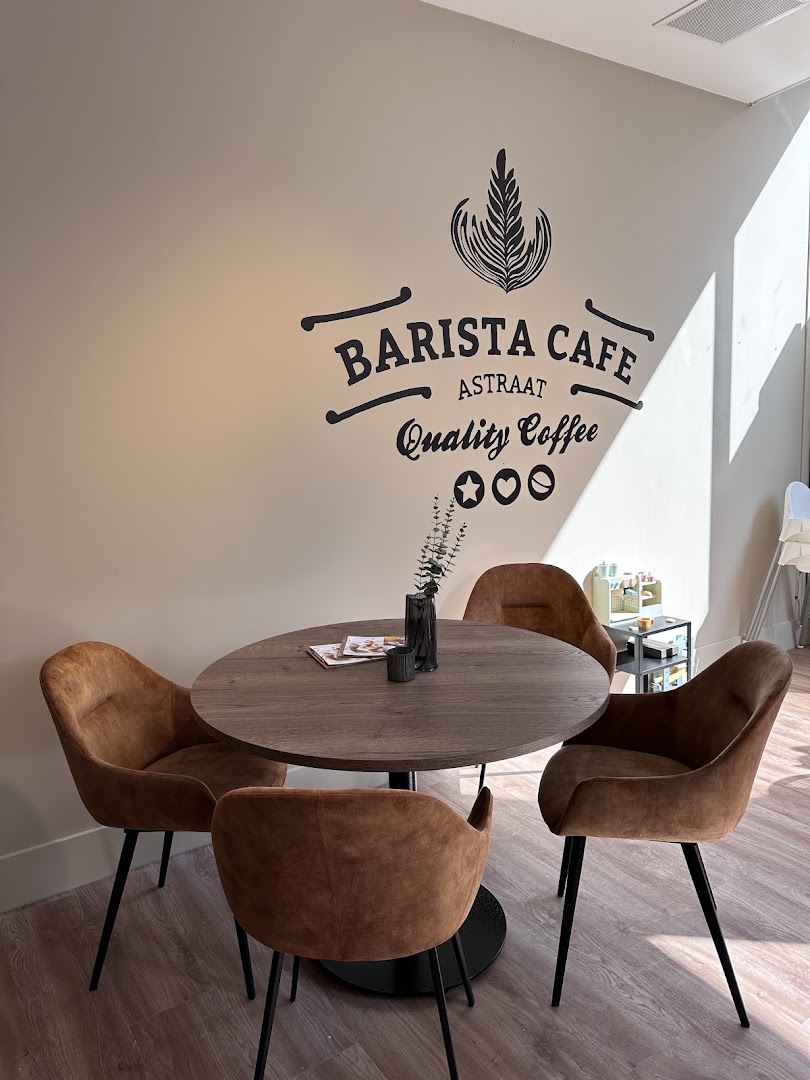 Smaaq: attractive interior with clear branding