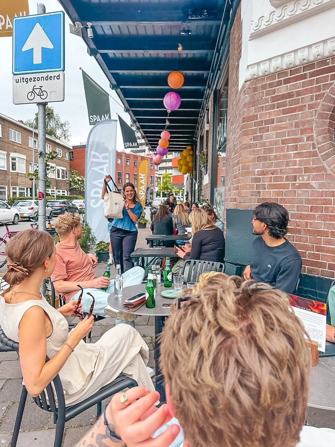 Spaak: inviting atmosphere with happy customers