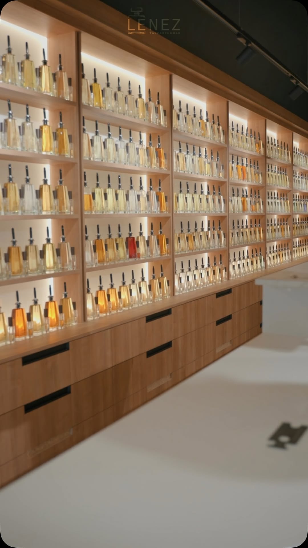 Tapparfumbar Le Nez: professional display of shop products