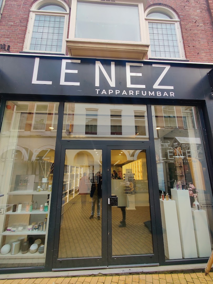 Tapparfumbar Le Nez: clear storefront photo
