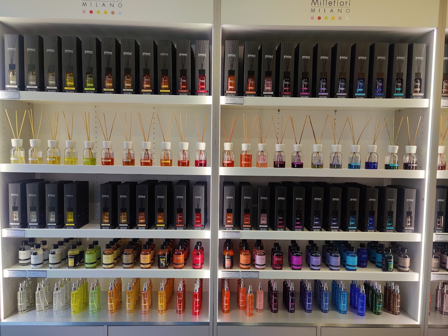 Tapparfumbar Le Nez: clear display of shop products