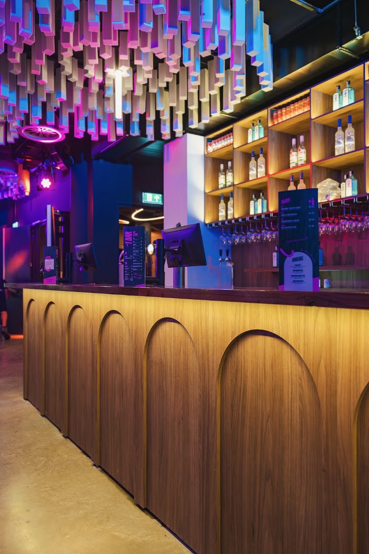 Wijck: high quality interior bar shot