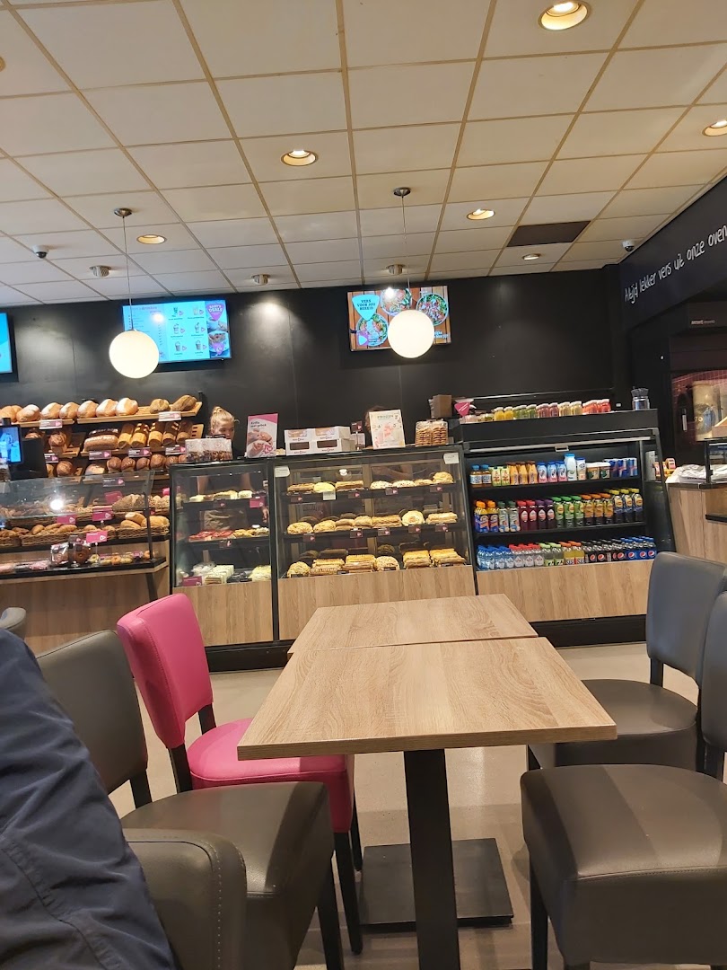 Bakker Bart Kampen: clear interior view of bakery