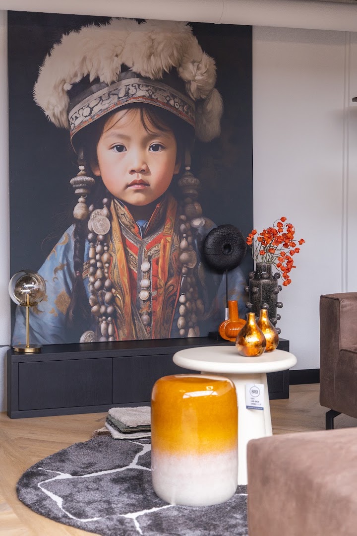 Loft22: attractive shop interior display