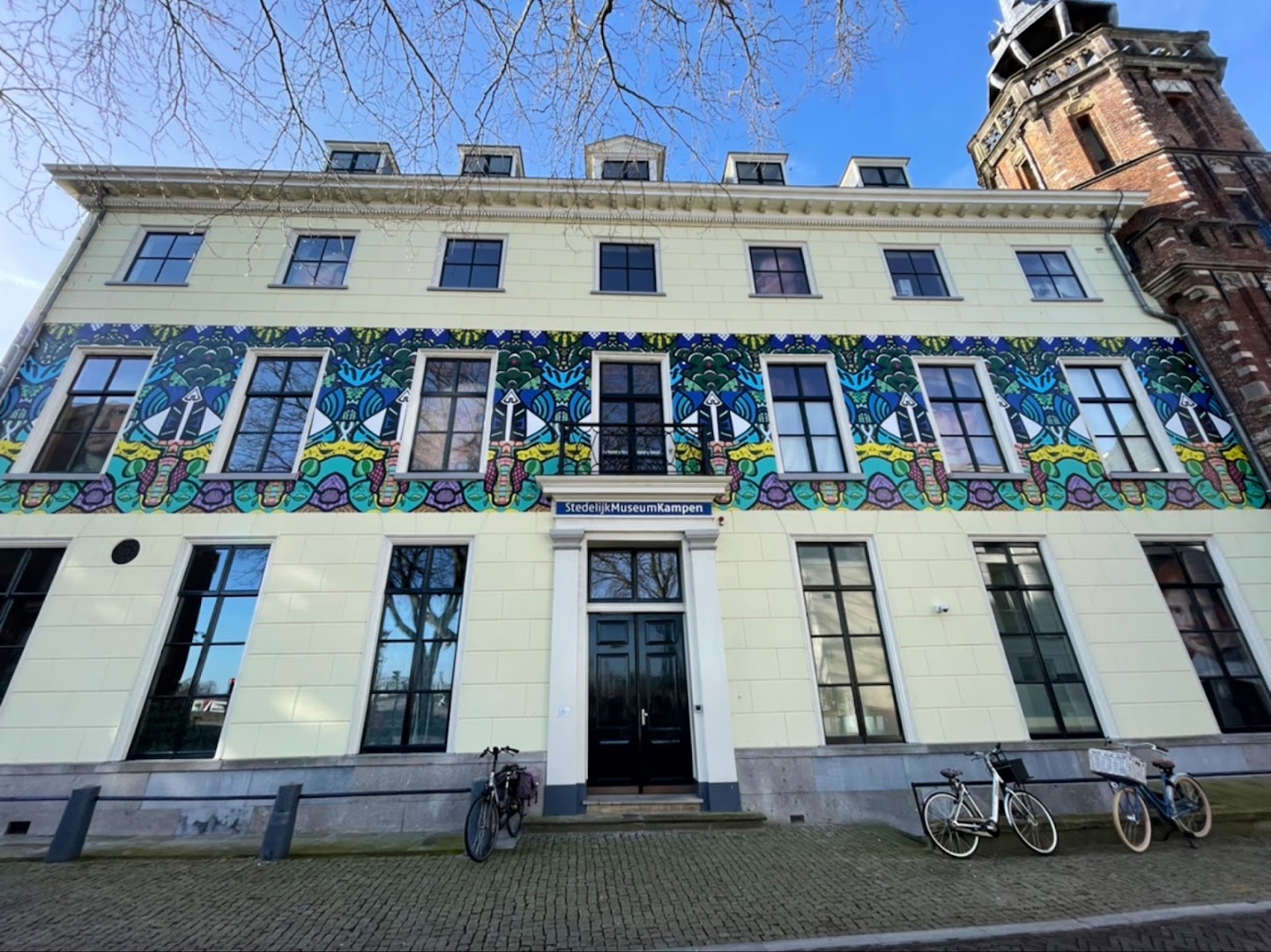 Stedelijk Museum Kampen: clear exterior shot of museum