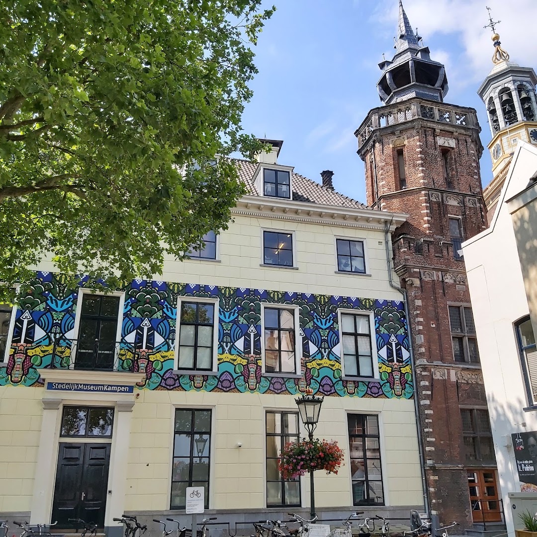Stedelijk Museum Kampen: clear exterior view of museum