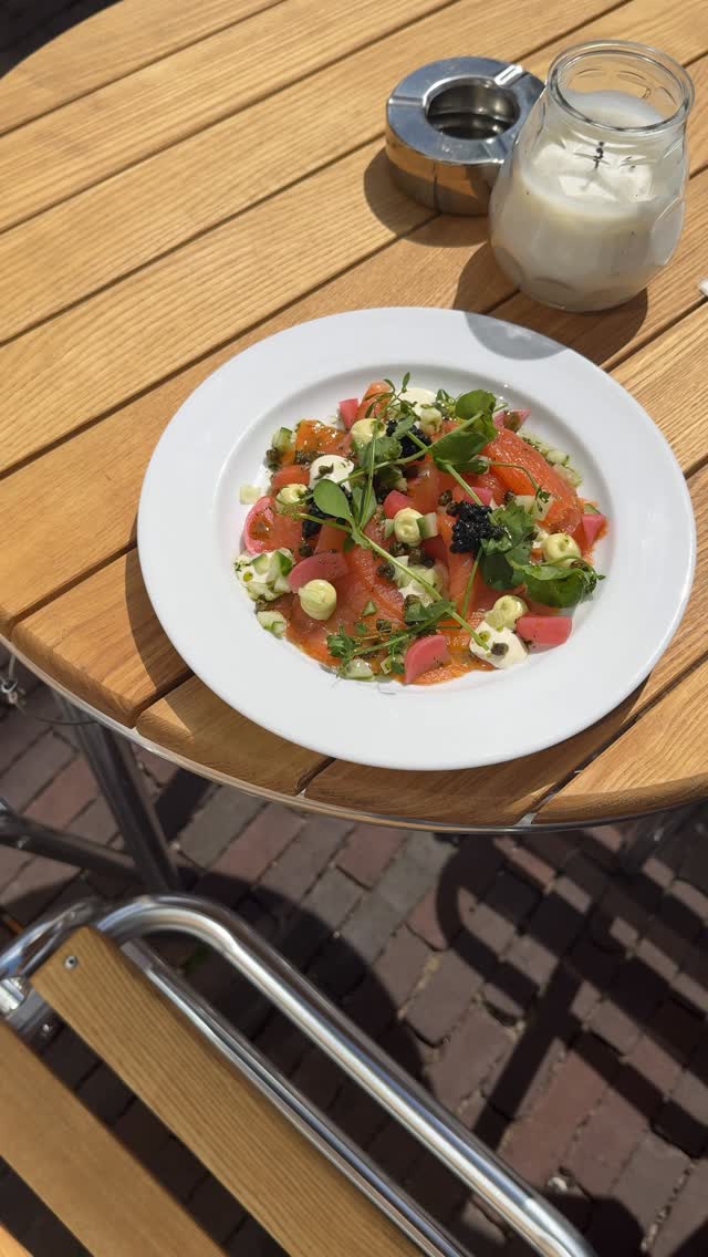 Café Lola: appetizing food photo on terrace
