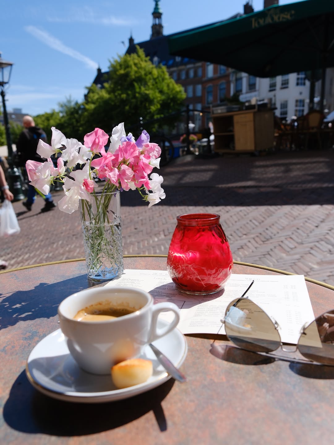 Café Toulouse: inviting terrace atmosphere and coffee