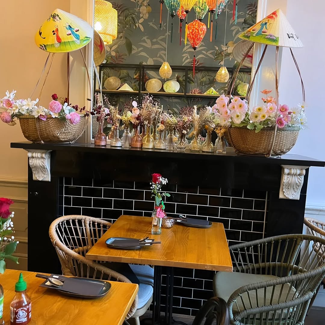 Saigon Garden: attractive restaurant interior and decor