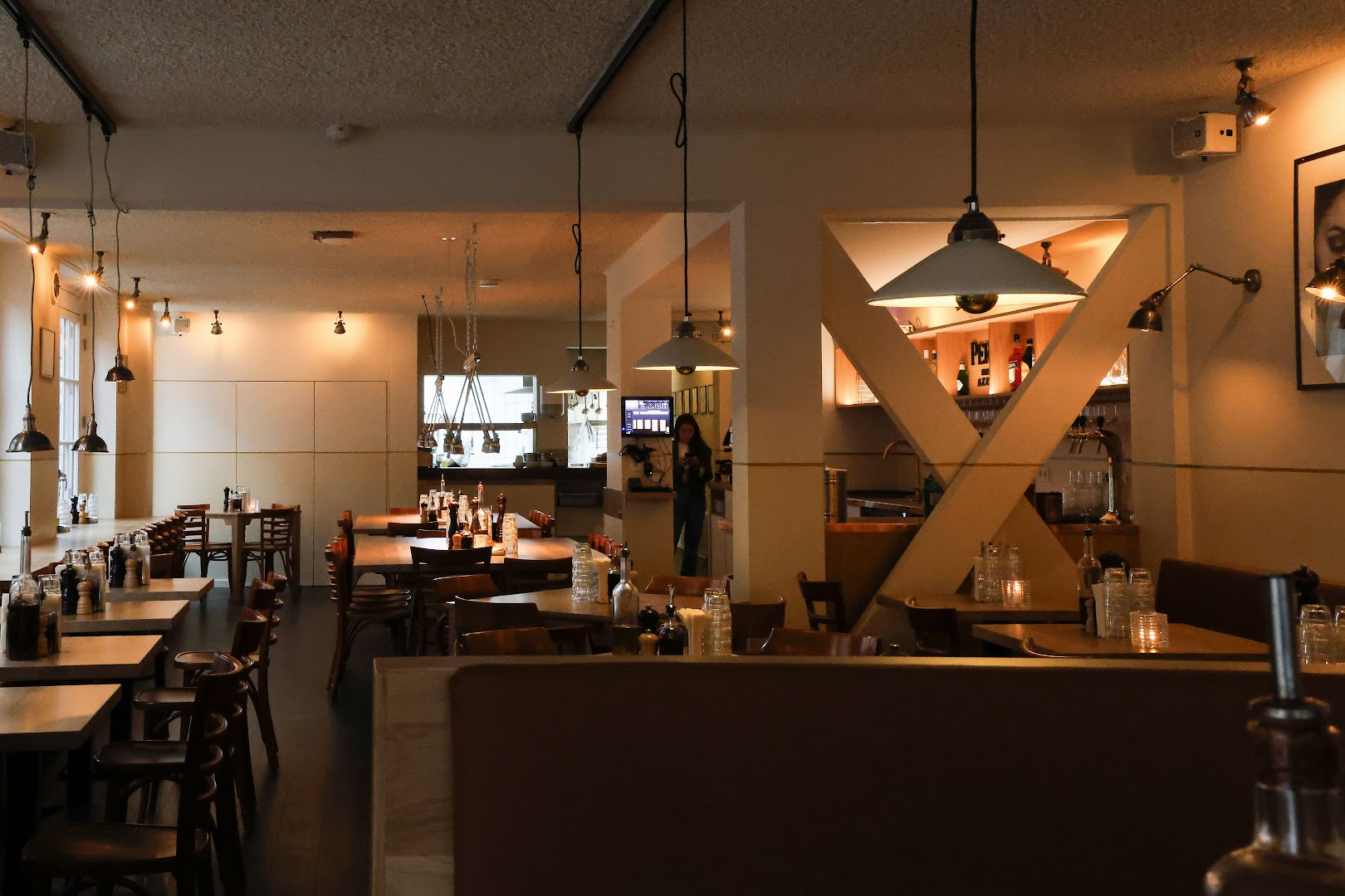 Spaghetteria: inviting restaurant interior atmosphere