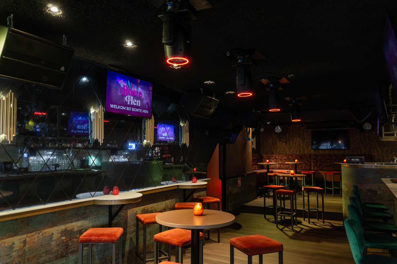 Bonte Hen: clear shot of bar interior