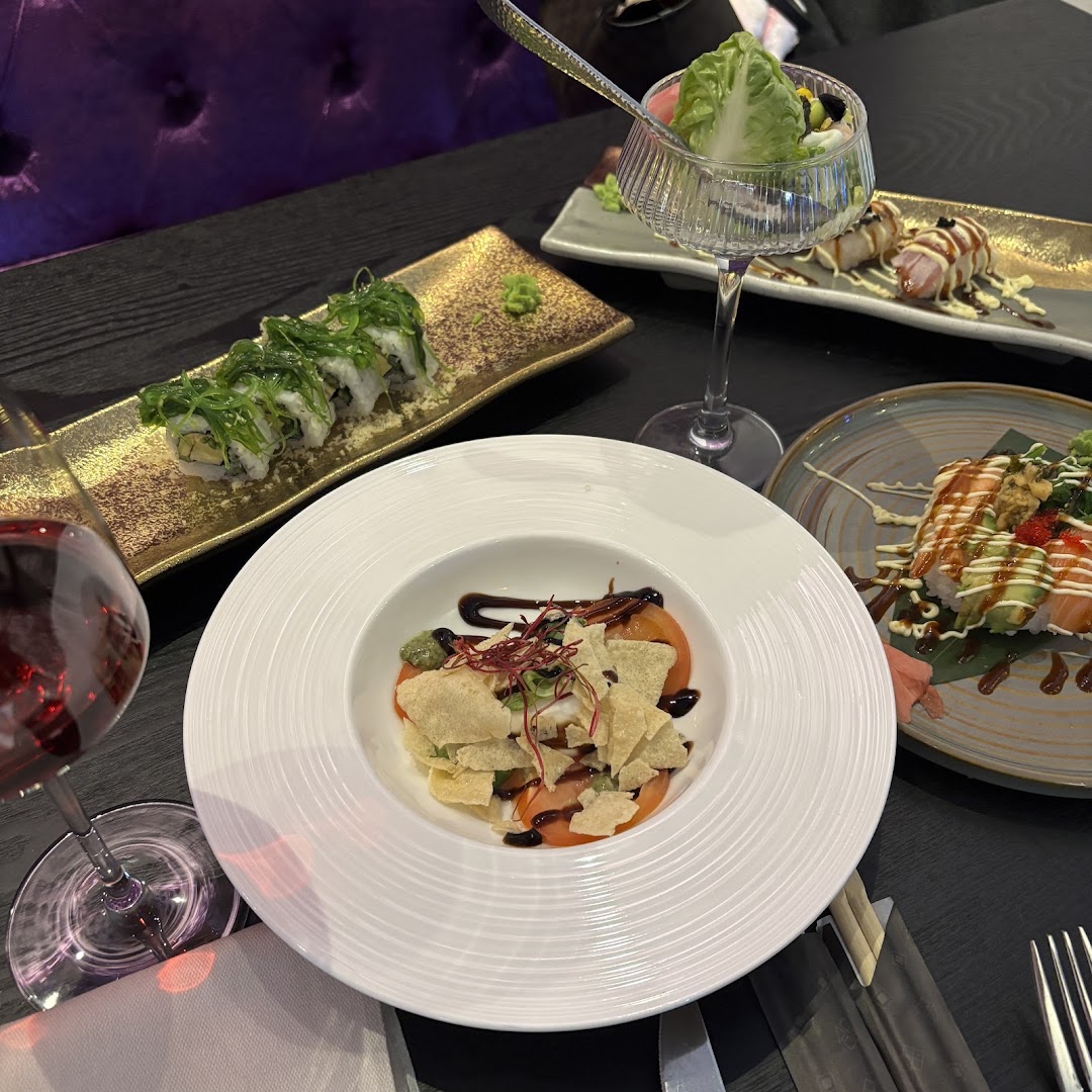 Petit Verdot: appetizing food presentation and atmosphere