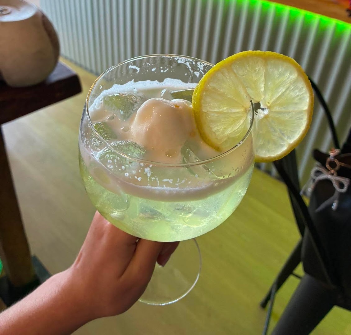 Blue Lagoon: appetizing photo of a cocktail