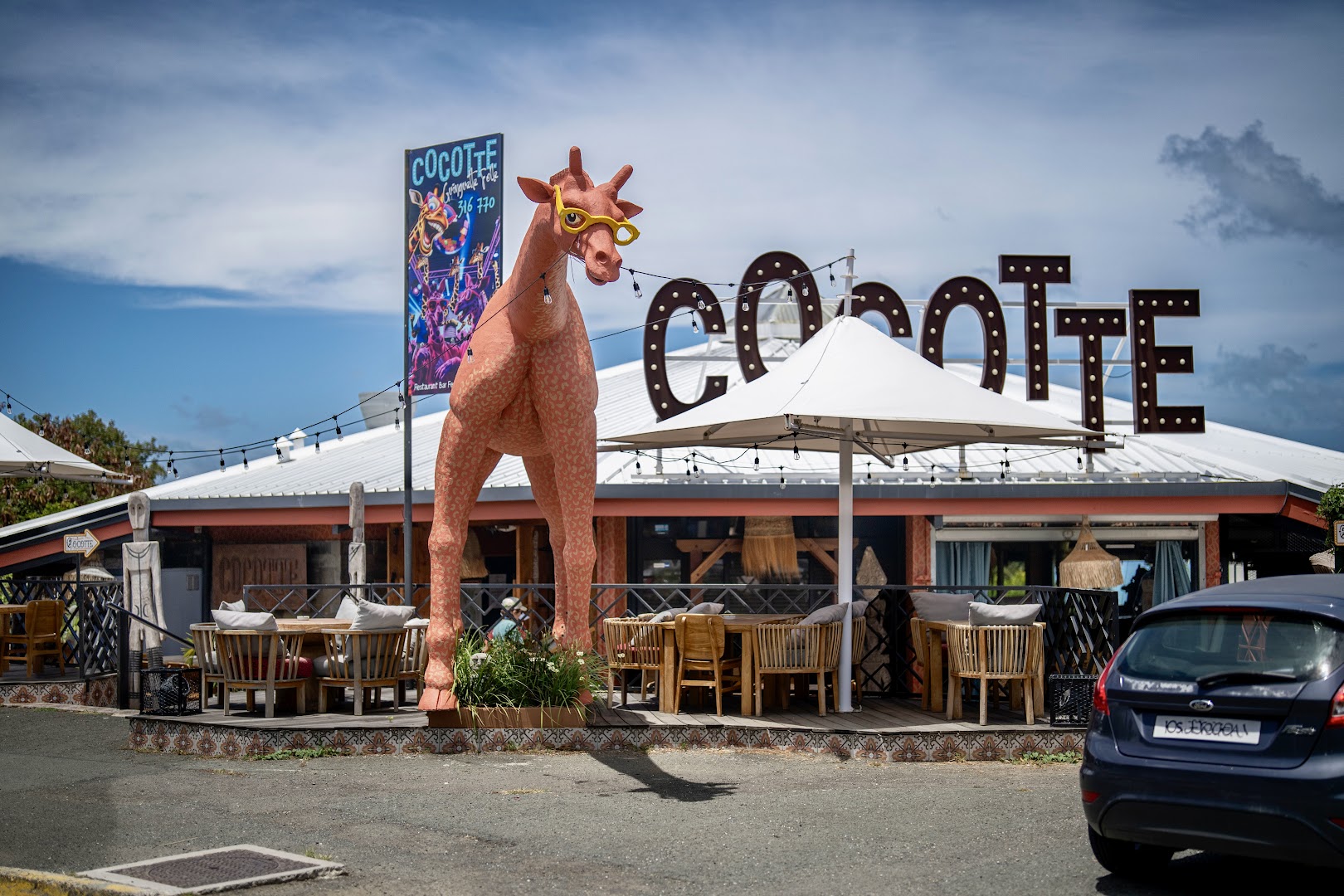 Cocotte: clear exterior shot of venue